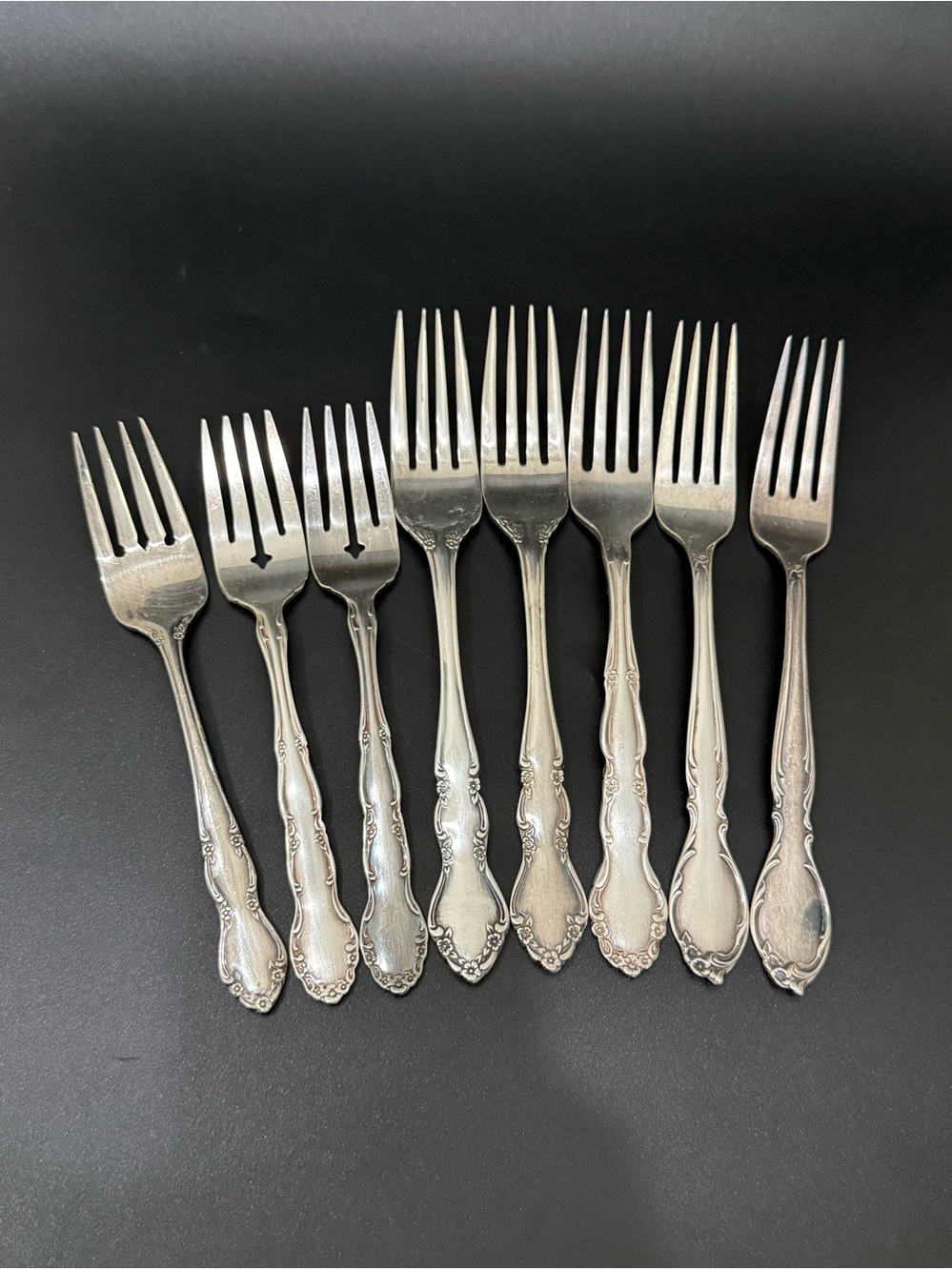Lot 8 Assortment of Silverplated Oneida Roger Bros Dinner & Salad Forks